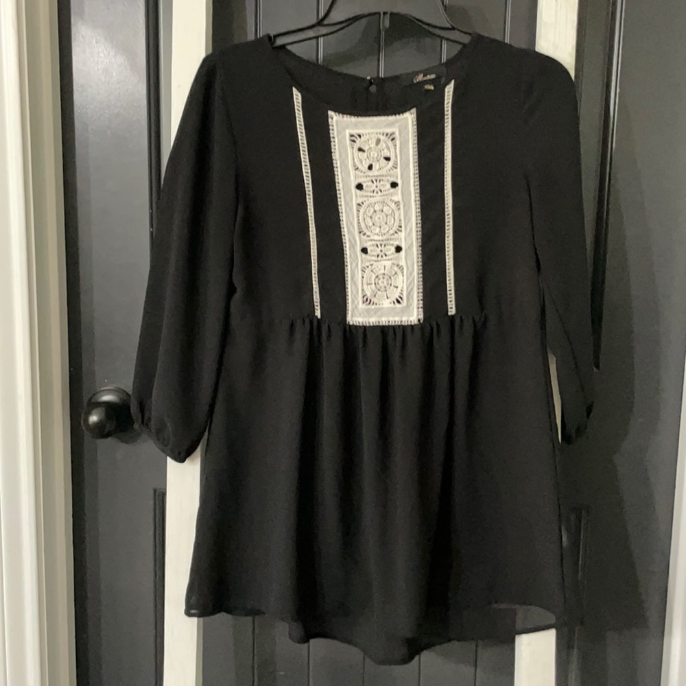 Monteau see through tunicp. GUC. Size S.